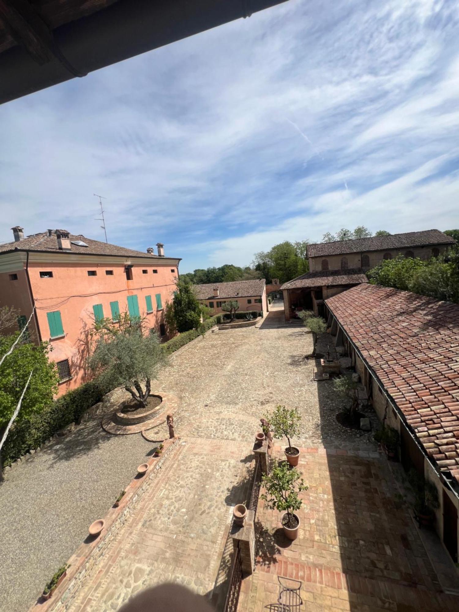Borgo Villa Valentini Scandiano Exterior photo