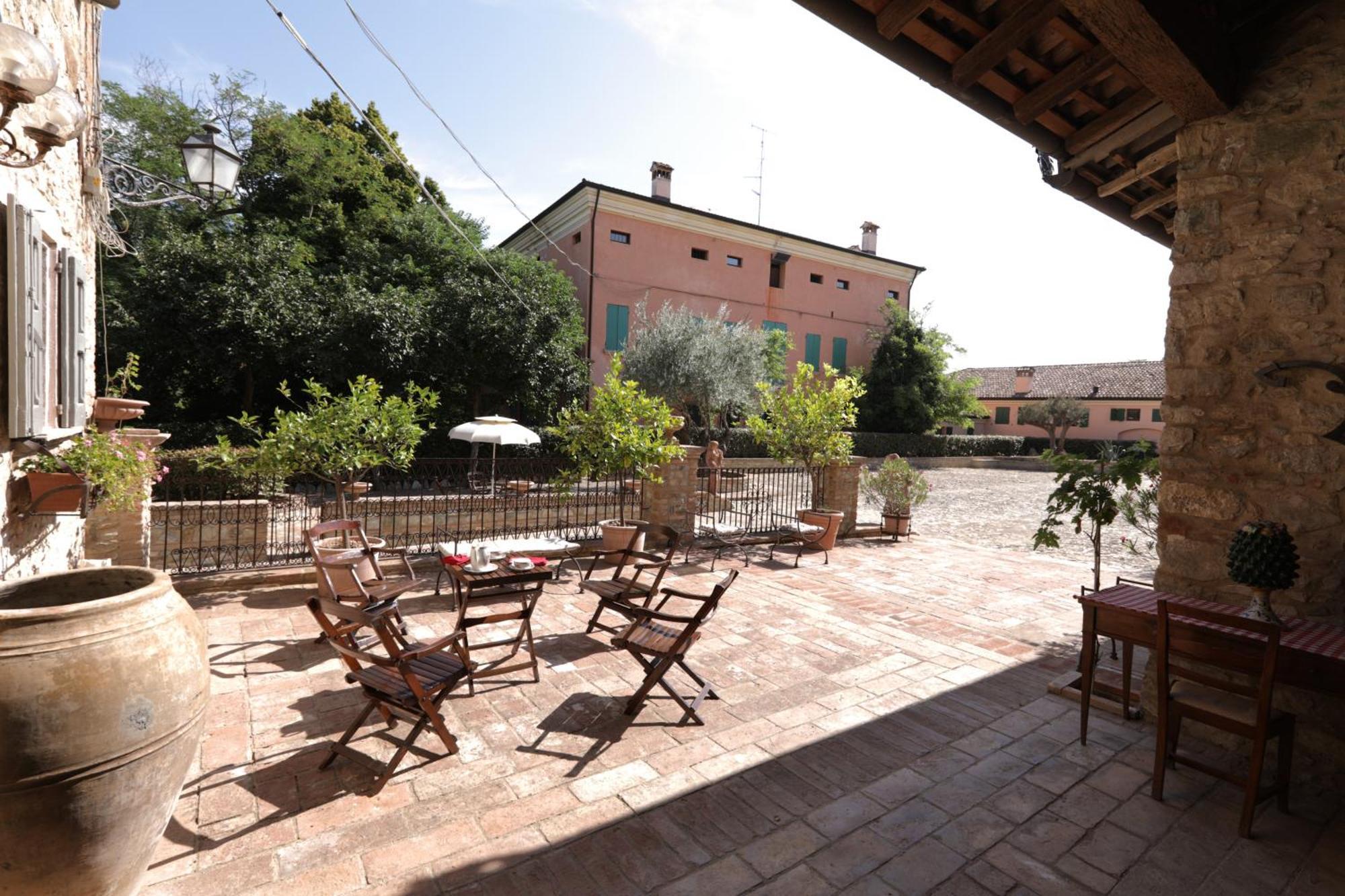 Borgo Villa Valentini Scandiano Exterior photo